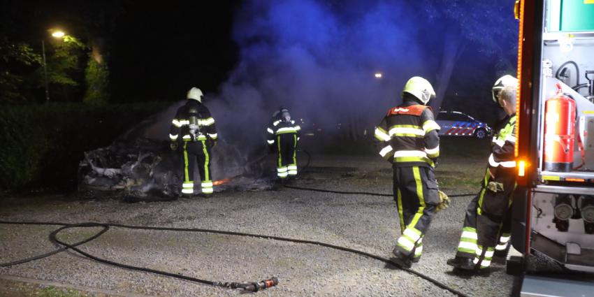 Foto van uitgebrande auto