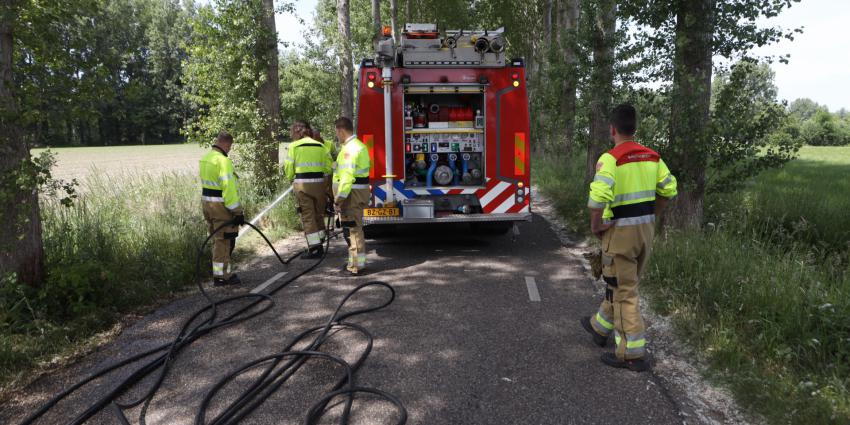 Brandweer blust buitenbrand