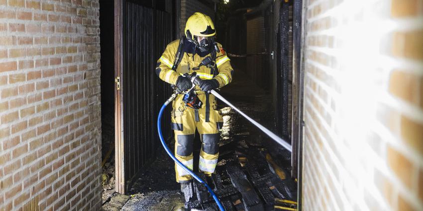 Brandweerman  blust schutting
