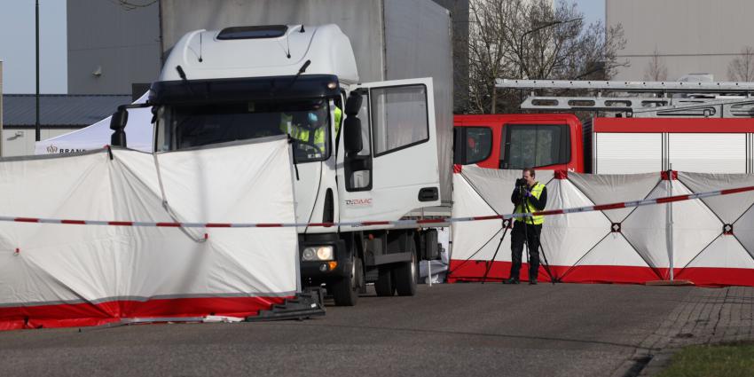 Politie doet onderzoek op plaats ongeval