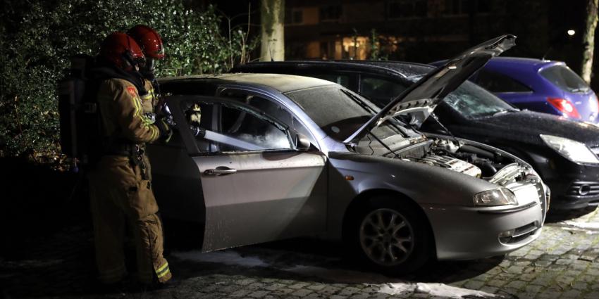 brandweer inspecteert auto