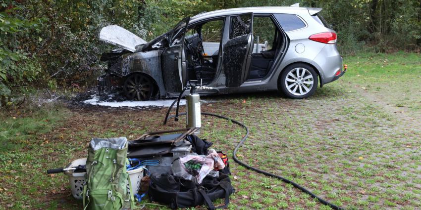 Brandweer stelde spullen veilig uit brandende auto