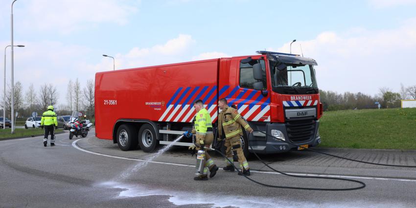 Brandweer spuit wegdek schoon