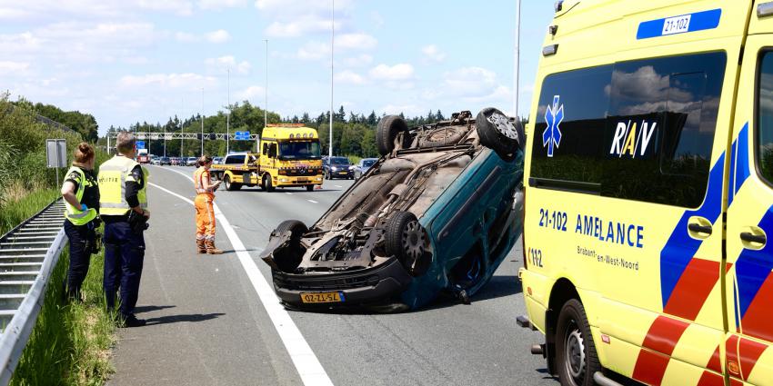 Auto op zijn kop