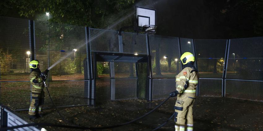 Brandweer dooft brand