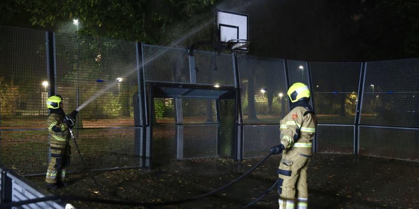 Brandweer dooft brand