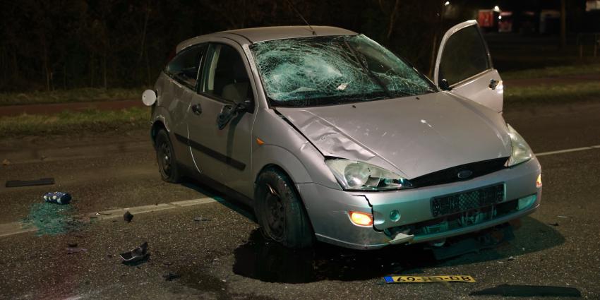 Zwaar beschadigde auto