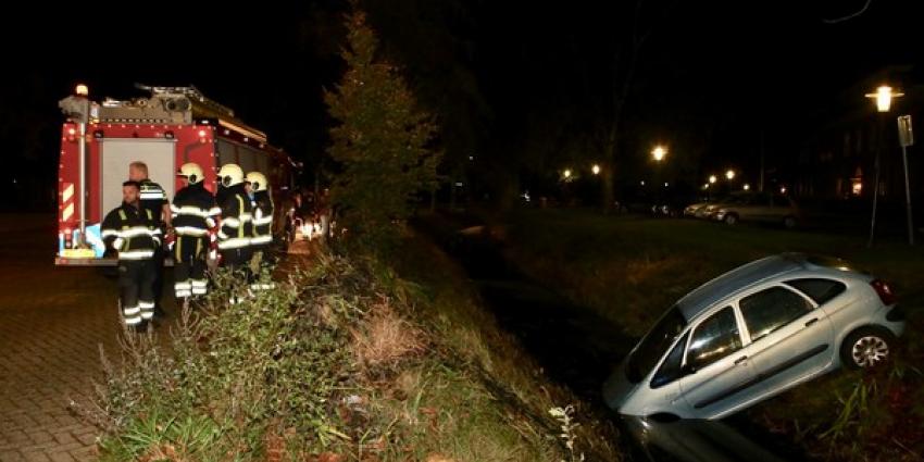 Hulpdiensten gealarmeerd voor auto in de sloot in Schijndel