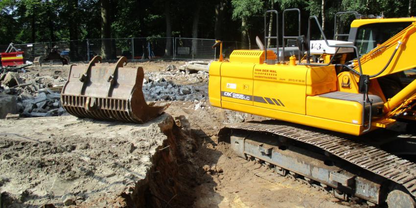 Sloopwerkzaamheden de Oranjerie bij de speeltuin vordert
