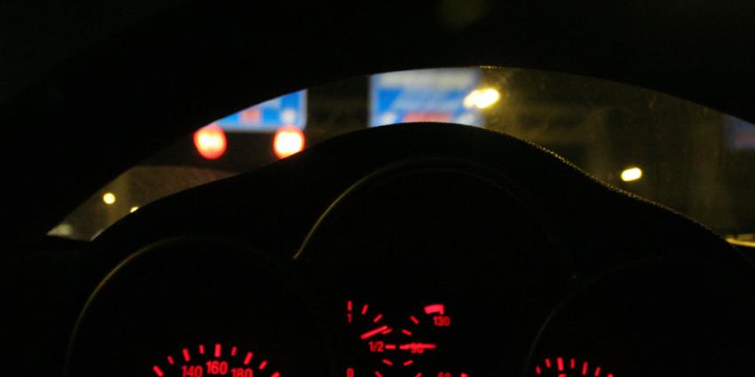 Met bijna 100 km/uur te hard over de A8