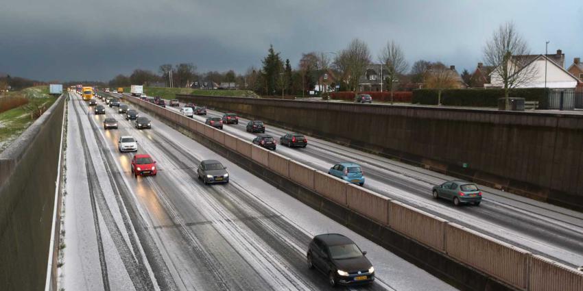 snelweg-sneeuw
