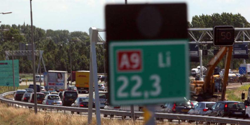 Dode na botsing op stilstaande vrachtwagen A9
