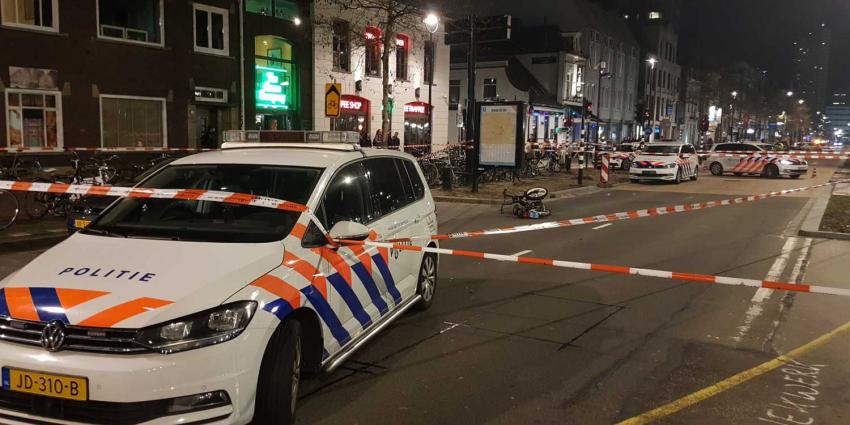 Politieauto onderweg naar overval ramt snorfietser