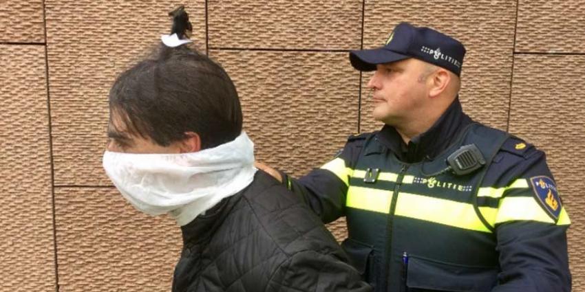 Boefjes krijgen bij aanhouding voortaan spuugmasker op in Amsterdam