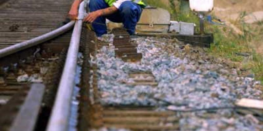 Foto van arbeider langs spoor | Archief EHF