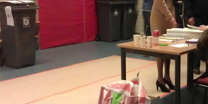 Stembureaus Nijmegen langer open door drukte en tekort aan stembiljetten