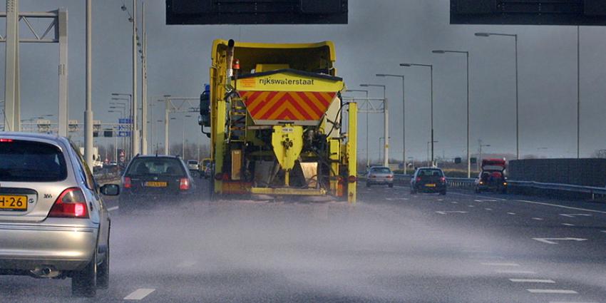 Gemeente Geldermalsen strooit zout op snikhete dag 