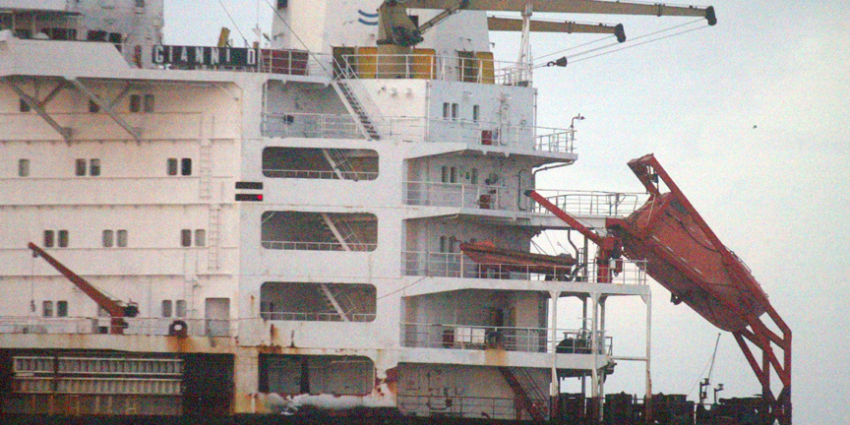 Tanker botst op productieplatform Halfweg op Noordzee