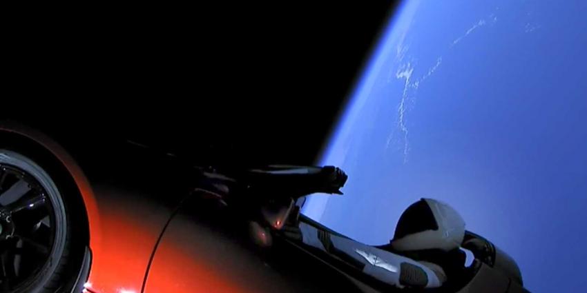 Lancering 'Falcon Heavy' met Tesla aan boord geslaagd