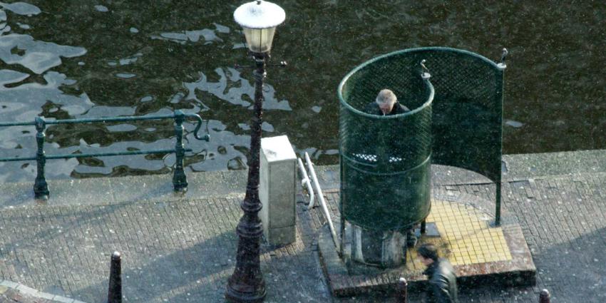 Vrouwen doen vrijdag &#039;&#039;plastest&#039;&#039; op urinoir Leidseplein