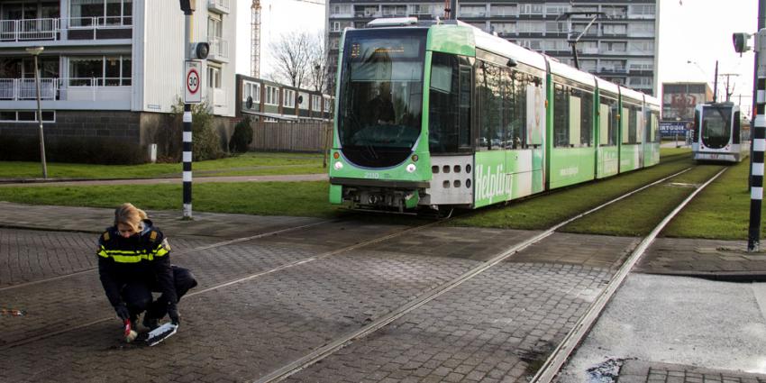 Tram en auto botsen in Schiedam
