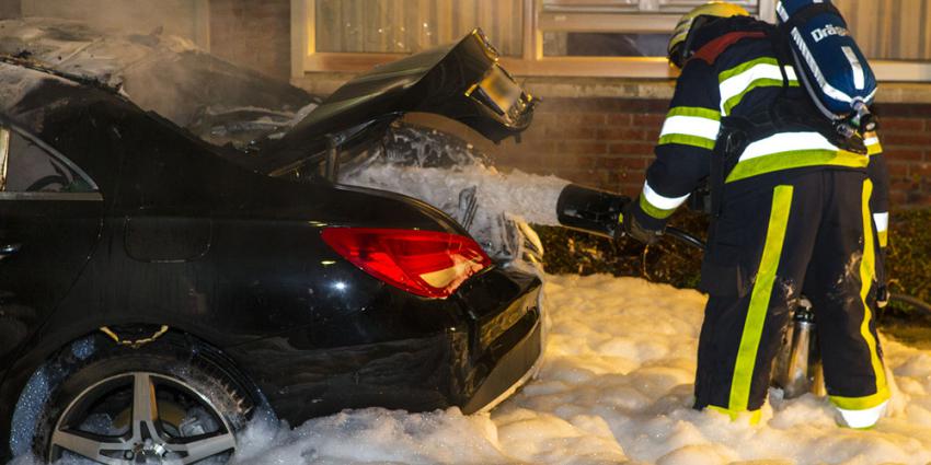 Auto volledig uitgebrand in Vlijmen