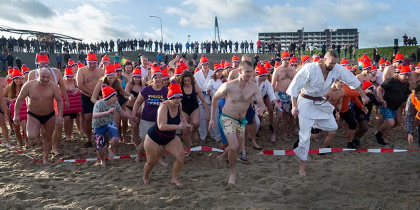 Massale nieuwjaarsduiken geven 2018 een frisse start