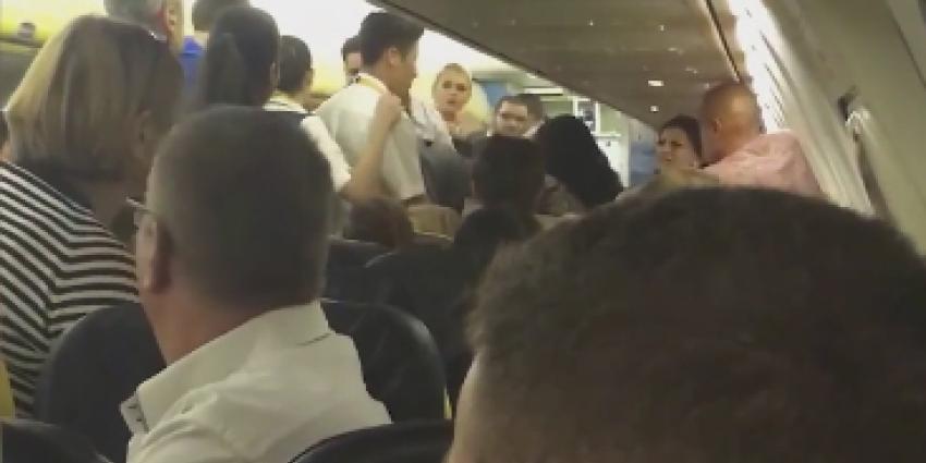 Tussenlanding door vechtpartij in vliegtuig Rayanair