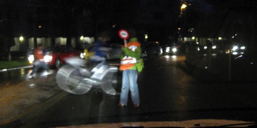 Veilig Verkeer Nederland slaat alarm: aantal verkeersbrigadiers in Nederland gehalveerd