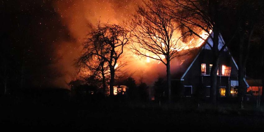 vlammen-dak-boerderij