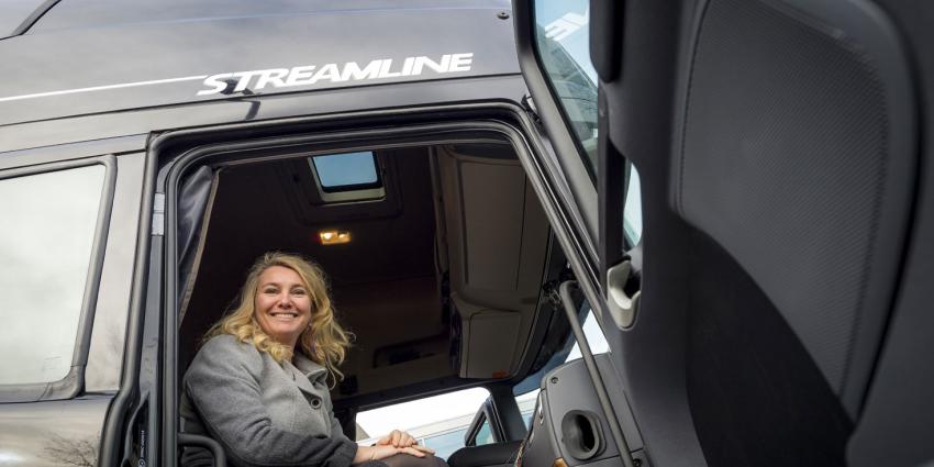 Konvooi van autonoom rijdende vrachtauto’s op de A28