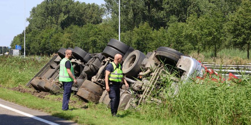 vrachtwagen-gekanteld