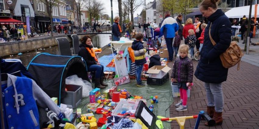 Gezellige drukte op Koningsdag in Heerenveen