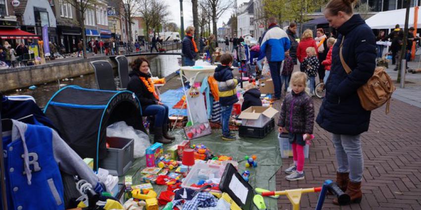 Gezellige drukte op Koningsdag in Heerenveen