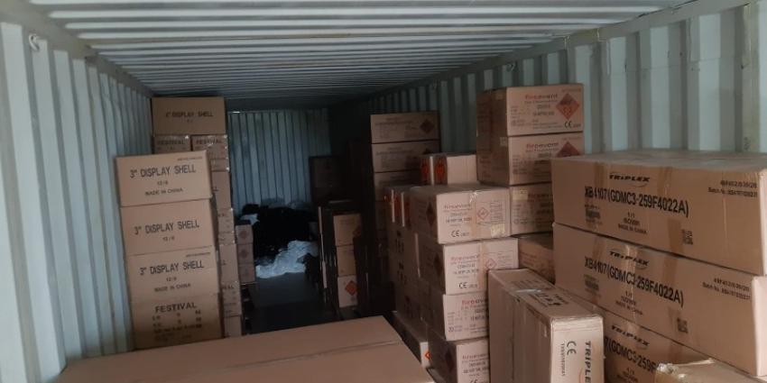 Grote hoeveel vuurwerk in container