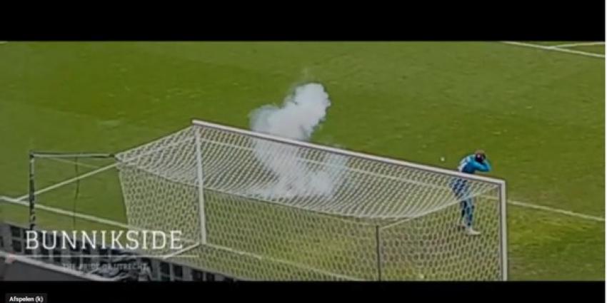 Politie houdt verdachte aan voor gooien vuurwerkbom tijdens wedstrijd Utrecht-Ajax
