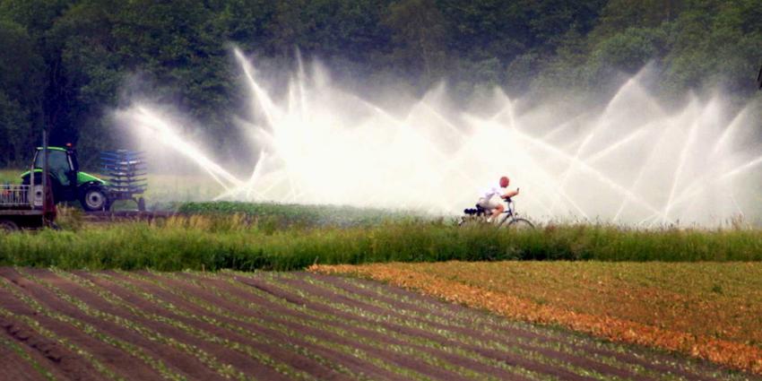 water-droogte-sproeien-akkerbouw