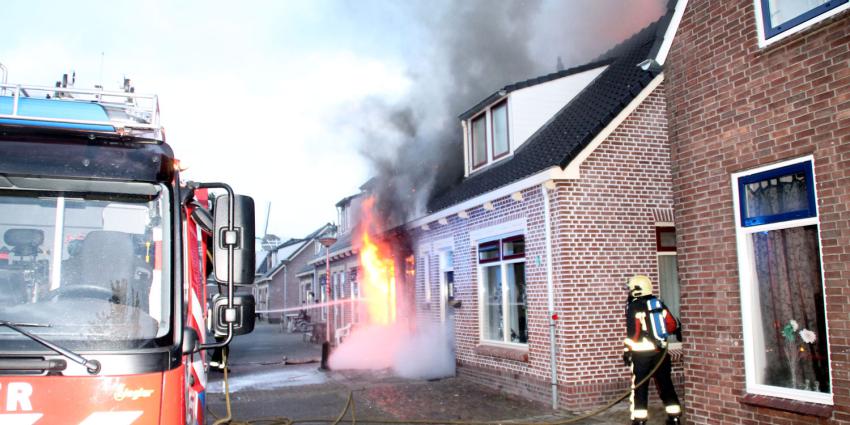 Brand verwoest rijtjeswoning