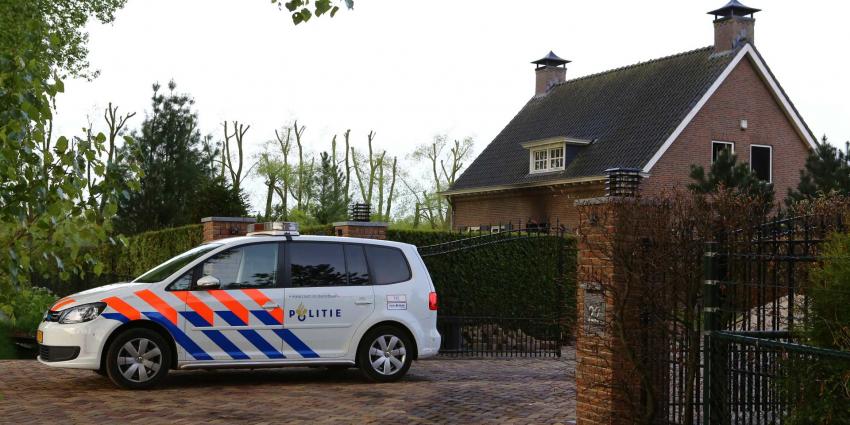 Politie bewaakt uitgebrande woning in Liempde