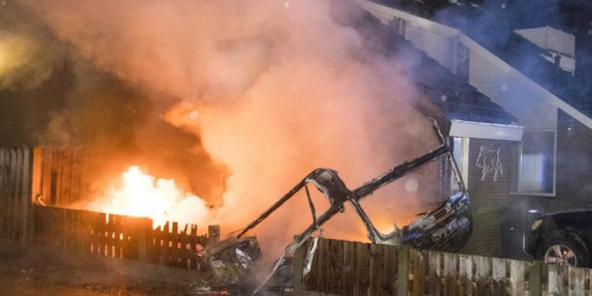 Brandende caravan veroorzaakt grote woningbrand