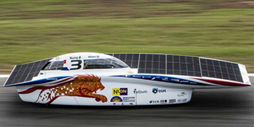  Zonneauto TU Delft behaalt 3e plek op 1e racedag Australië 