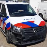 Beschadigde politieauto