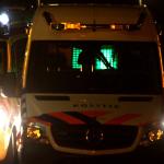 ambu-politieauto-donker-zwaailicht