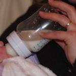 Foto van baby en flesvoeding | Archief EHF