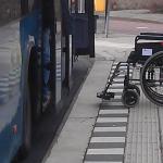 Foto van rolstoel bij bushalte | Archief EHF