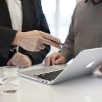 financieel-consultant-laptop