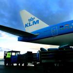 klm-koffer-bagage-platform-vliegtuig