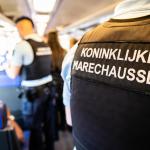 Controle door Marechaussee in trein