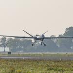 Reaper landt op landingsbaan