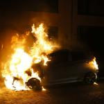 Auto volledig in brand 